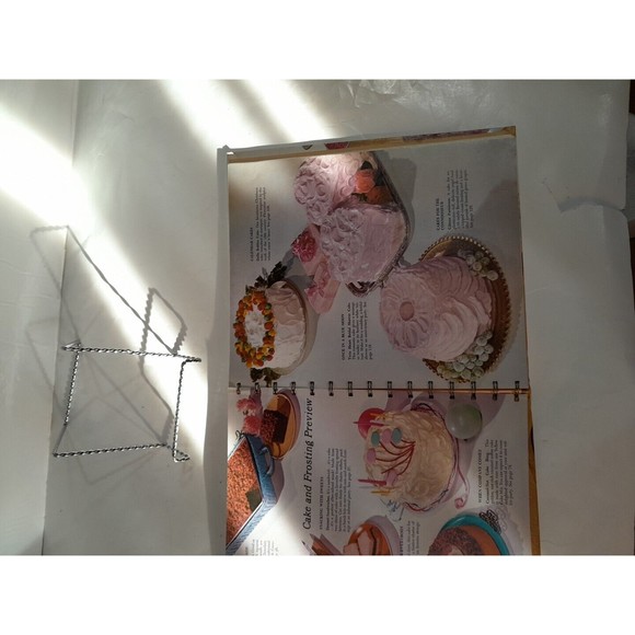 Betty Crocker's Cake and Frosting Mix Cookbook 1966 1st Ed/1st Print HC Spiral - Picture 5 of 6